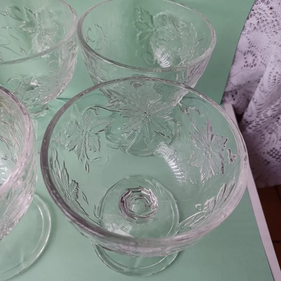 SET OF 4 PRINCESS HOUSE FANTASIA FOOTED DESSERT/SHERBET BOWLS POINSETTIA PATTERN - Picture 10 of 15